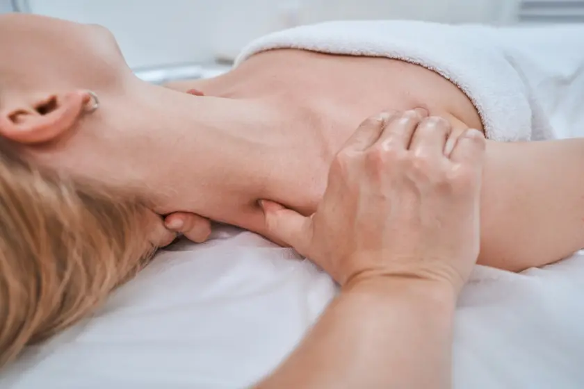 trigger point massage in shoulder to remove shoulder knots