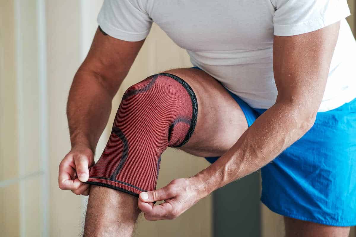 eliminate knee pain during squad using knee compression sleeves